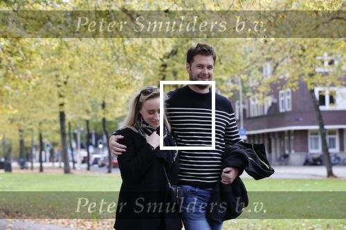 Amsterdam 15 oktober 2020
Eva Jinek en haar vriend Dexter van der Voorn wandelend in Amsterdam zuid
