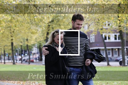 Amsterdam 15 oktober 2020
Eva Jinek en haar vriend Dexter van der Voorn wandelend in Amsterdam zuid