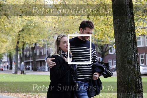 Amsterdam 15 oktober 2020
Eva Jinek en haar vriend Dexter van der Voorn wandelend in Amsterdam zuid