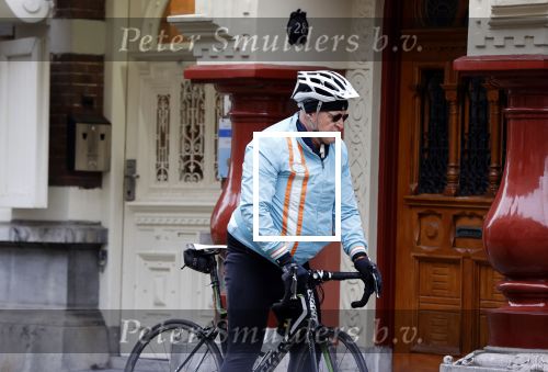 Amsterdam 1 november 2020
Ferdinand Grapperhaus komt fietsend thuis . Zijn vrouw Liesbeth Wytzes is thuis.
