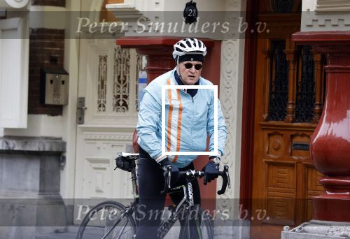 Amsterdam 1 november 2020
Ferdinand Grapperhaus komt fietsend thuis . Zijn vrouw Liesbeth Wytzes is thuis.