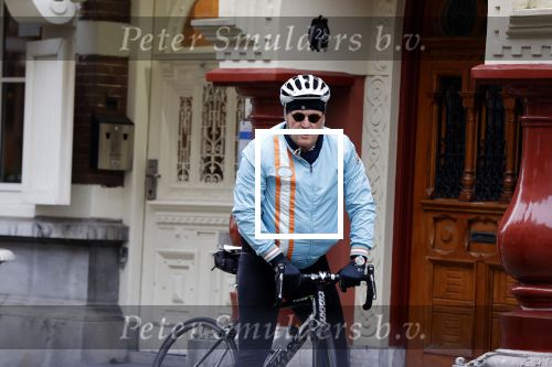 Amsterdam 1 november 2020
Ferdinand Grapperhaus komt fietsend thuis . Zijn vrouw Liesbeth Wytzes is thuis.