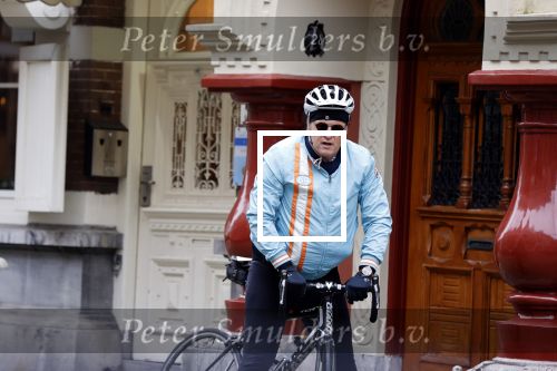 Amsterdam 1 november 2020
Ferdinand Grapperhaus komt fietsend thuis . Zijn vrouw Liesbeth Wytzes is thuis.