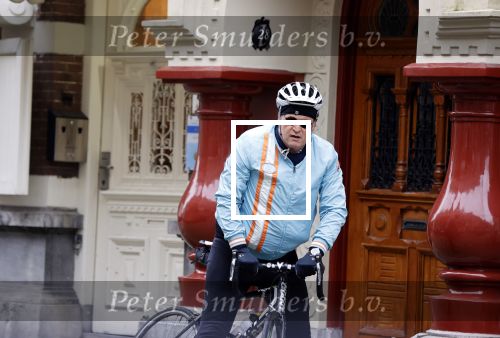 Amsterdam 1 november 2020
Ferdinand Grapperhaus komt fietsend thuis . Zijn vrouw Liesbeth Wytzes is thuis.