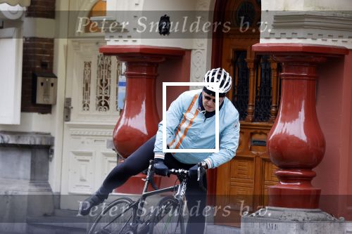 Amsterdam 1 november 2020
Ferdinand Grapperhaus komt fietsend thuis . Zijn vrouw Liesbeth Wytzes is thuis.