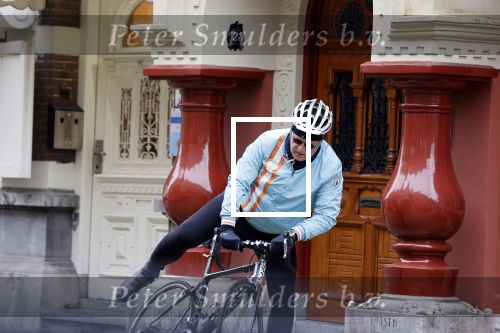 Amsterdam 1 november 2020
Ferdinand Grapperhaus komt fietsend thuis . Zijn vrouw Liesbeth Wytzes is thuis.