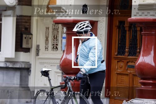 Amsterdam 1 november 2020
Ferdinand Grapperhaus komt fietsend thuis . Zijn vrouw Liesbeth Wytzes is thuis.