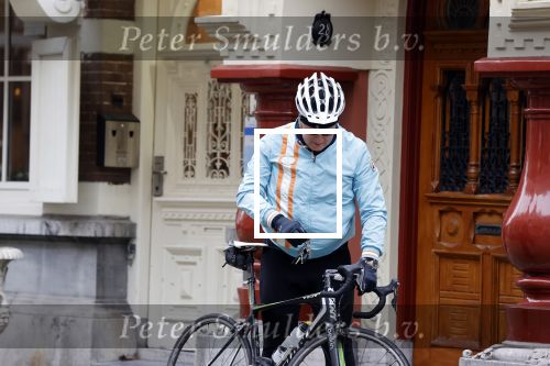 Amsterdam 1 november 2020
Ferdinand Grapperhaus komt fietsend thuis . Zijn vrouw Liesbeth Wytzes is thuis.