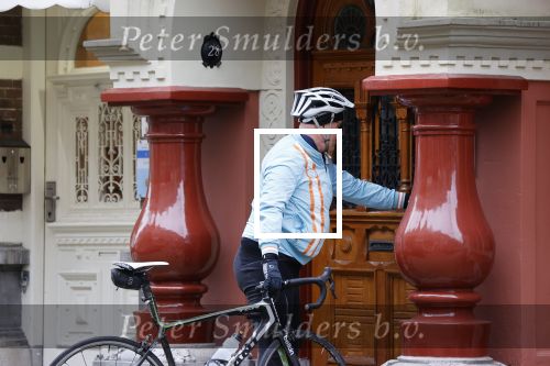 Amsterdam 1 november 2020
Ferdinand Grapperhaus komt fietsend thuis . Zijn vrouw Liesbeth Wytzes is thuis.