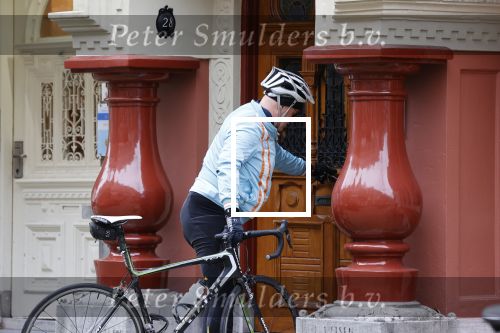 Amsterdam 1 november 2020
Ferdinand Grapperhaus komt fietsend thuis . Zijn vrouw Liesbeth Wytzes is thuis.