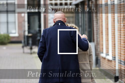 Voorburg 31 oktober 2020
Frits Wester loopt met zijn nieuwe vriendin naar zijn huis toe.