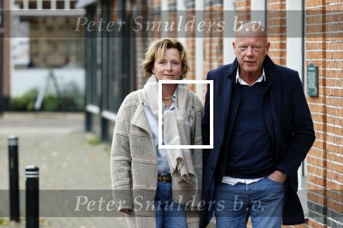 Voorburg 31 oktober 2020
Frits Wester loopt met zijn nieuwe vriendin naar zijn huis toe.