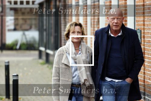 Voorburg 31 oktober 2020
Frits Wester loopt met zijn nieuwe vriendin naar zijn huis toe.
