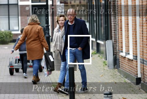 Voorburg 31 oktober 2020
Frits Wester loopt met zijn nieuwe vriendin naar zijn huis toe.