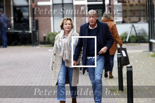 Voorburg 31 oktober 2020
Frits Wester loopt met zijn nieuwe vriendin naar zijn huis toe.