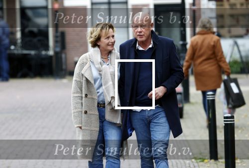 Voorburg 31 oktober 2020
Frits Wester loopt met zijn nieuwe vriendin naar zijn huis toe.