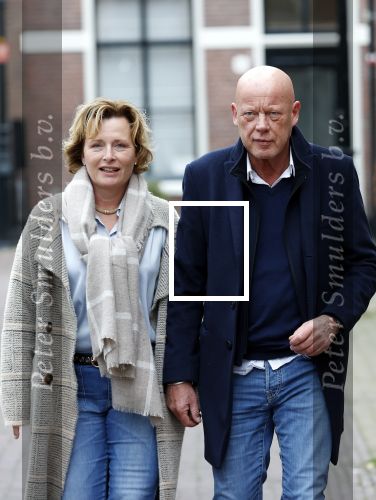 Voorburg 31 oktober 2020
Frits Wester loopt met zijn nieuwe vriendin naar zijn huis toe.