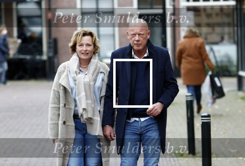 Voorburg 31 oktober 2020
Frits Wester loopt met zijn nieuwe vriendin naar zijn huis toe.