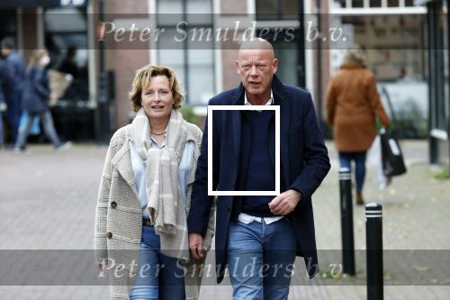 Voorburg 31 oktober 2020
Frits Wester loopt met zijn nieuwe vriendin naar zijn huis toe.