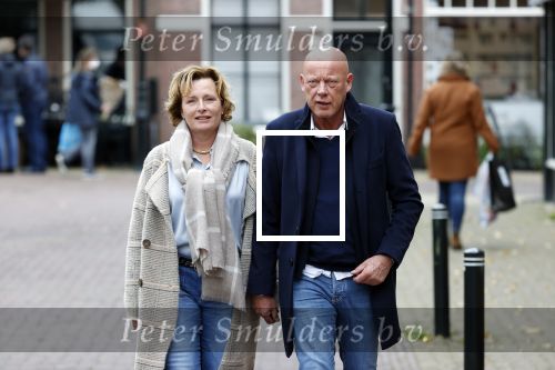 Voorburg 31 oktober 2020
Frits Wester loopt met zijn nieuwe vriendin naar zijn huis toe.