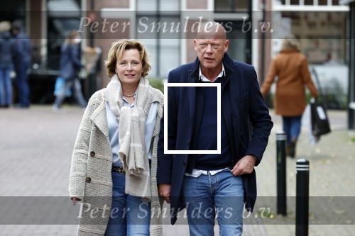 Voorburg 31 oktober 2020
Frits Wester loopt met zijn nieuwe vriendin naar zijn huis toe.