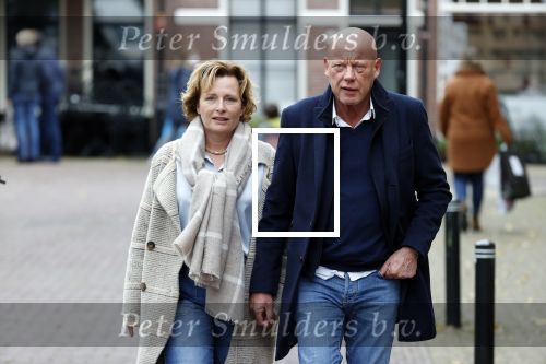 Voorburg 31 oktober 2020
Frits Wester loopt met zijn nieuwe vriendin naar zijn huis toe.