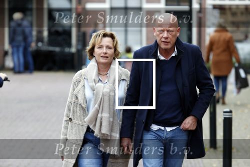 Voorburg 31 oktober 2020
Frits Wester loopt met zijn nieuwe vriendin naar zijn huis toe.