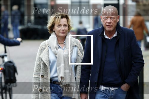 Voorburg 31 oktober 2020
Frits Wester loopt met zijn nieuwe vriendin naar zijn huis toe.