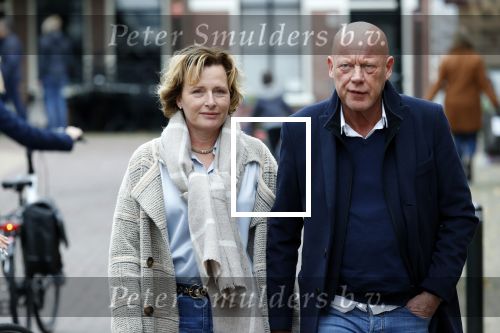 Voorburg 31 oktober 2020
Frits Wester loopt met zijn nieuwe vriendin naar zijn huis toe.