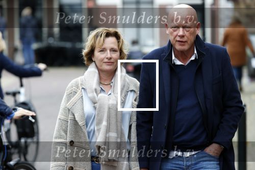 Voorburg 31 oktober 2020
Frits Wester loopt met zijn nieuwe vriendin naar zijn huis toe.