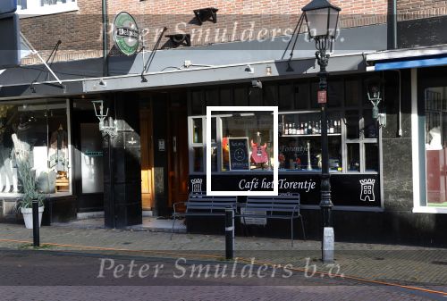 Voorburg 31 oktober 2020
Frits Wester loopt met zijn nieuwe vriendin naar zijn huis toe.