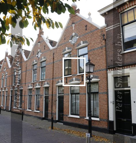 Voorburg 31 oktober 2020
Frits Wester loopt met zijn nieuwe vriendin naar zijn huis toe.