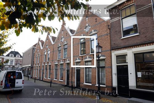 Voorburg 31 oktober 2020
Frits Wester loopt met zijn nieuwe vriendin naar zijn huis toe.