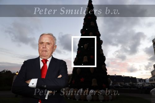 Noordwijk 5 november 2020
Harry Mens steekt de lichten van de kerstboom bij Hotel Huis ter Duin aan dit jaar.