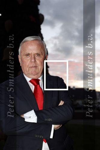 Noordwijk 5 november 2020
Harry Mens steekt de lichten van de kerstboom bij Hotel Huis ter Duin aan dit jaar.
