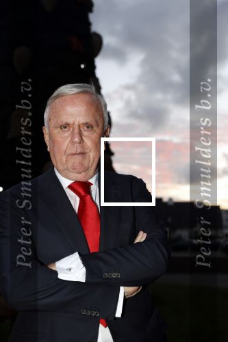 Noordwijk 5 november 2020
Harry Mens steekt de lichten van de kerstboom bij Hotel Huis ter Duin aan dit jaar.