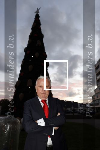 Noordwijk 5 november 2020
Harry Mens steekt de lichten van de kerstboom bij Hotel Huis ter Duin aan dit jaar.