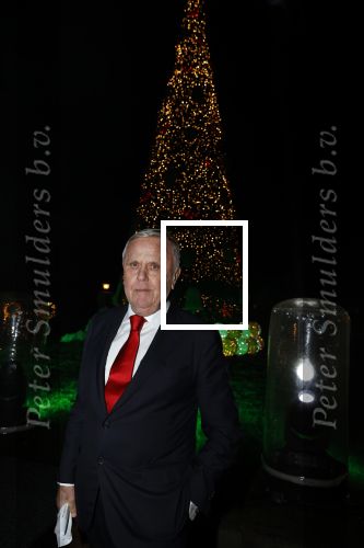 Noordwijk 5 november 2020
Harry Mens steekt de lichten van de kerstboom bij Hotel Huis ter Duin aan dit jaar.