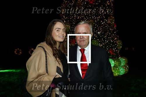 Noordwijk 5 november 2020
Harry Mens steekt de lichten van de kerstboom bij Hotel Huis ter Duin aan dit jaar. harry mens met zijn dochter Sarah