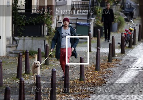 Amsterdam 22 oktober 2020
Henry v Loon wandelend met zijn hond in het centrum van Amsterdam