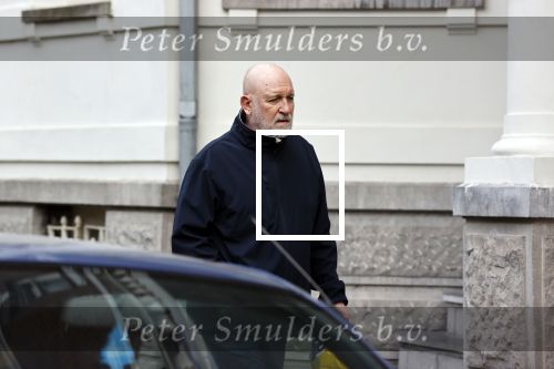 Amsterdam 19 oktober 2020
Hugo Metsers sr met en zonder mondkapje in Amsterdam zuid