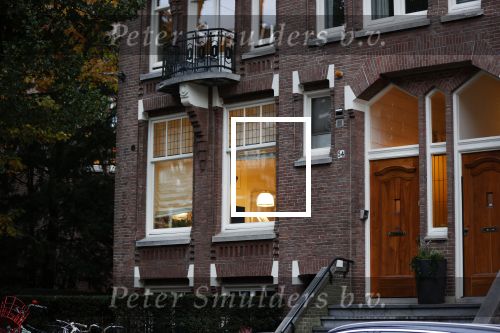 Amsterdam 21 oktober 2020
Jack Spijkerman loopr met boodschappen naar zijn huis