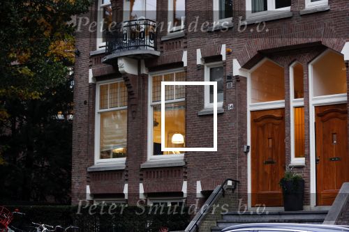 Amsterdam 21 oktober 2020
Jack Spijkerman loopr met boodschappen naar zijn huis