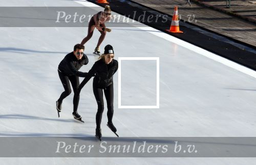 Amsterdam 4 november 2020
Jan Smit met zijn vrouw Liza schaatsend op de Jaap Edenbaan.