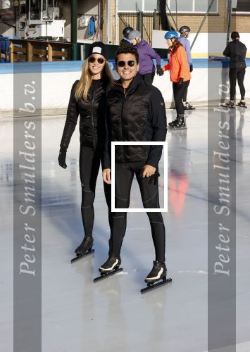 Amsterdam 4 november 2020
Jan Smit met zijn vrouw Liza schaatsend op de Jaap Edenbaan.