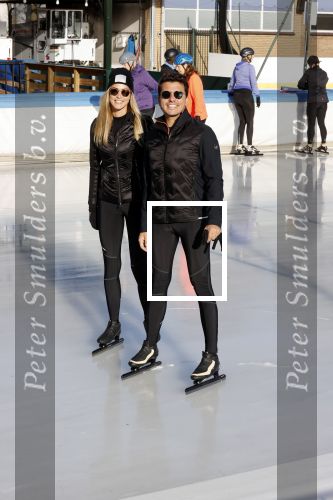Amsterdam 4 november 2020
Jan Smit met zijn vrouw Liza schaatsend op de Jaap Edenbaan.
