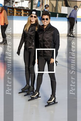 Amsterdam 4 november 2020
Jan Smit met zijn vrouw Liza schaatsend op de Jaap Edenbaan.