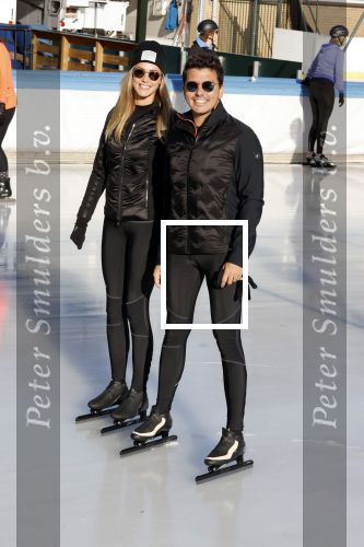 Amsterdam 4 november 2020
Jan Smit met zijn vrouw Liza schaatsend op de Jaap Edenbaan.