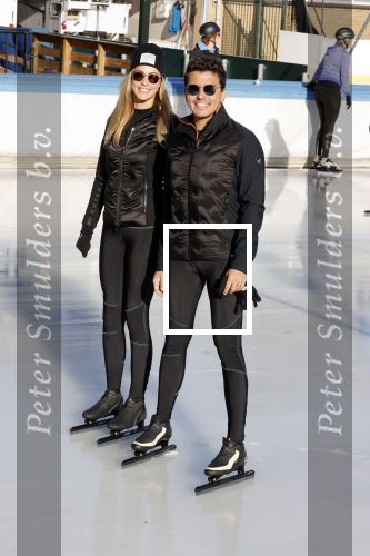 Amsterdam 4 november 2020
Jan Smit met zijn vrouw Liza schaatsend op de Jaap Edenbaan.