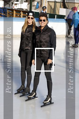 Amsterdam 4 november 2020
Jan Smit met zijn vrouw Liza schaatsend op de Jaap Edenbaan.